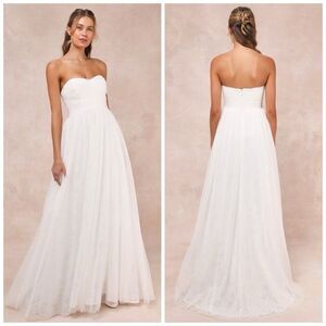 Lulu's Elegant White Strapless Wedding Dress